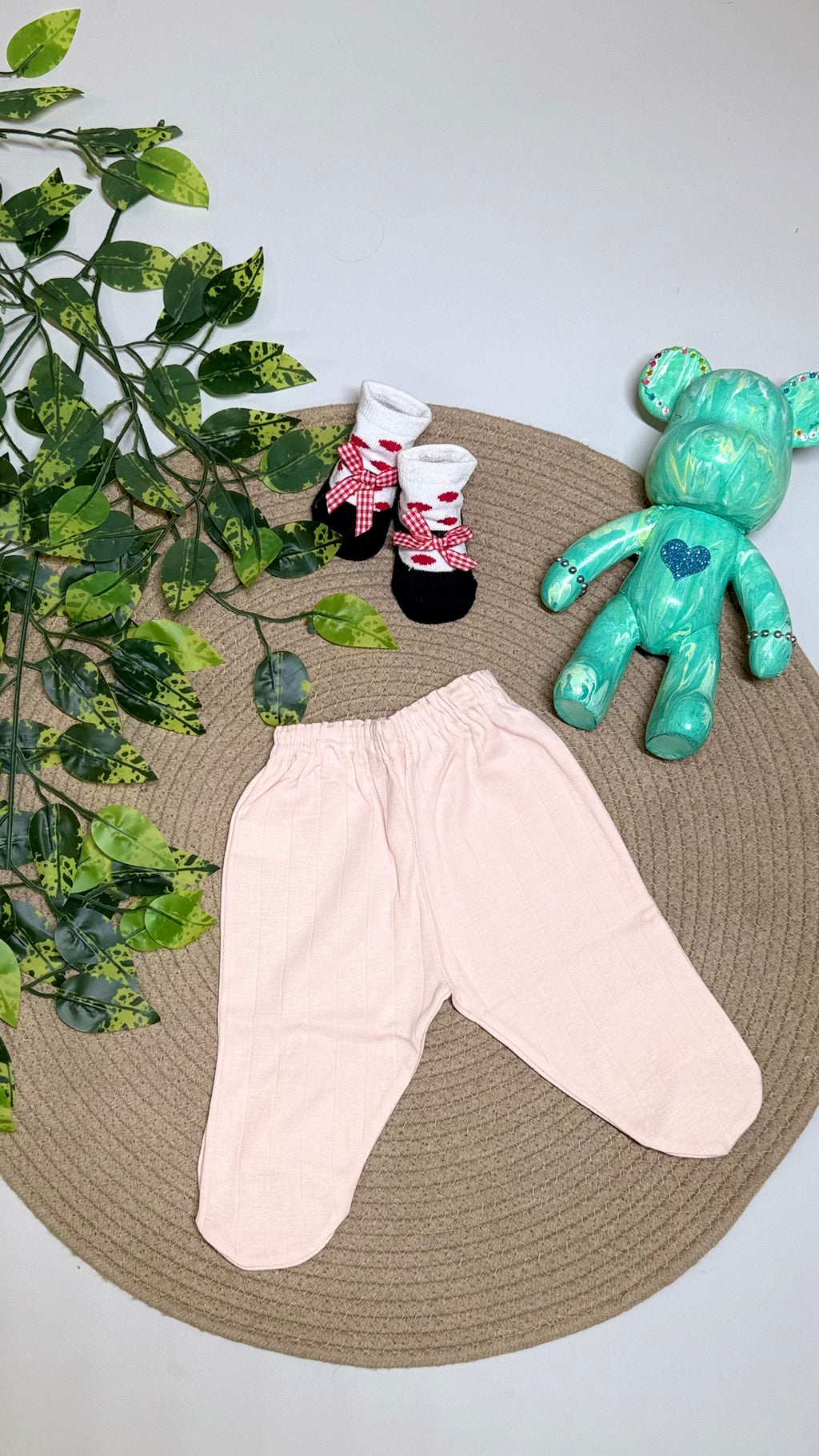Mitten pants