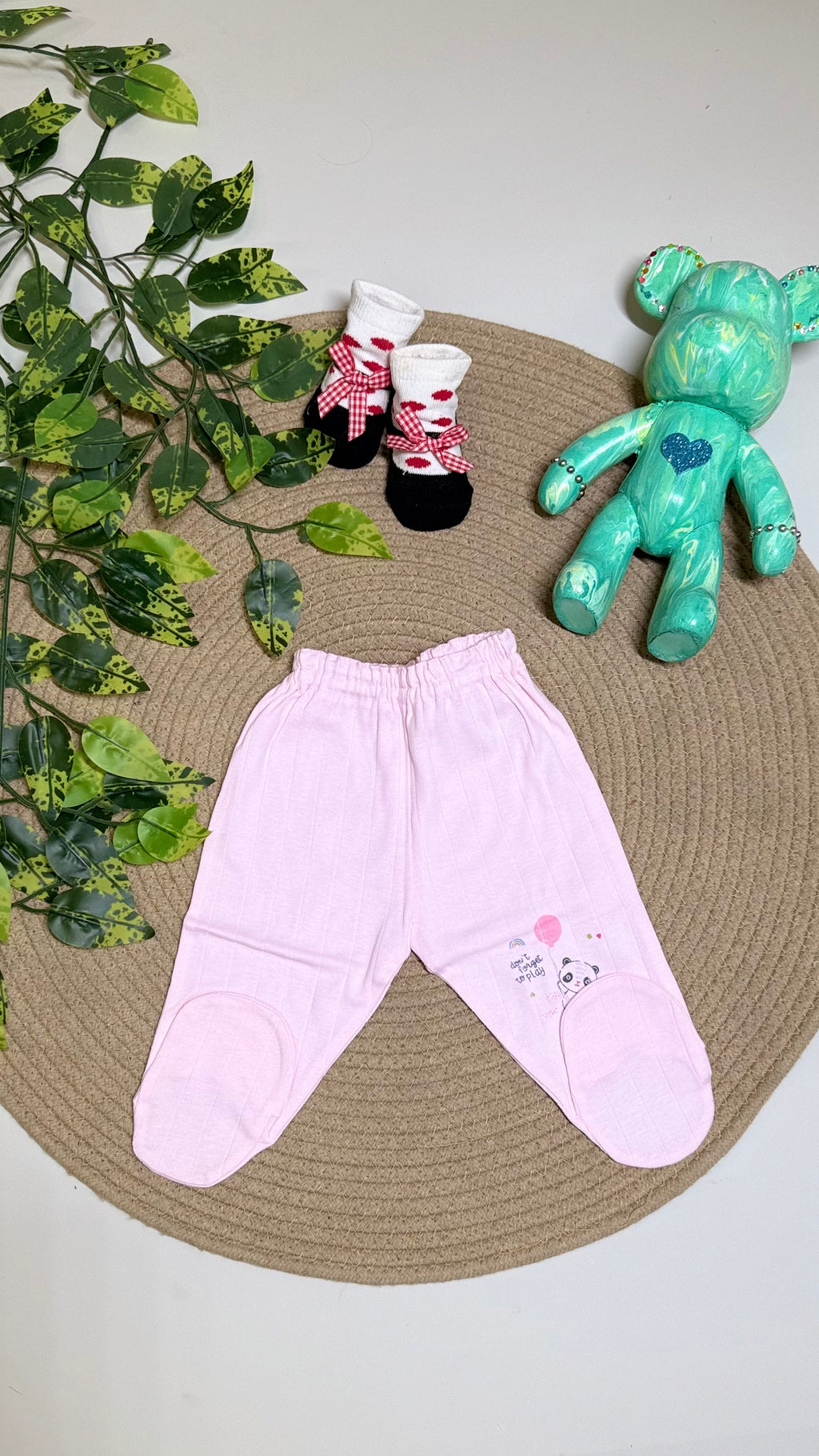 Mitten pants