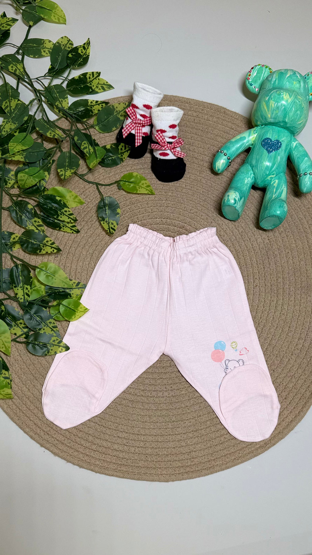 Mitten pants